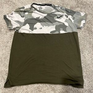Men’s Nike Dri-Fit Camo Large T-Shirt